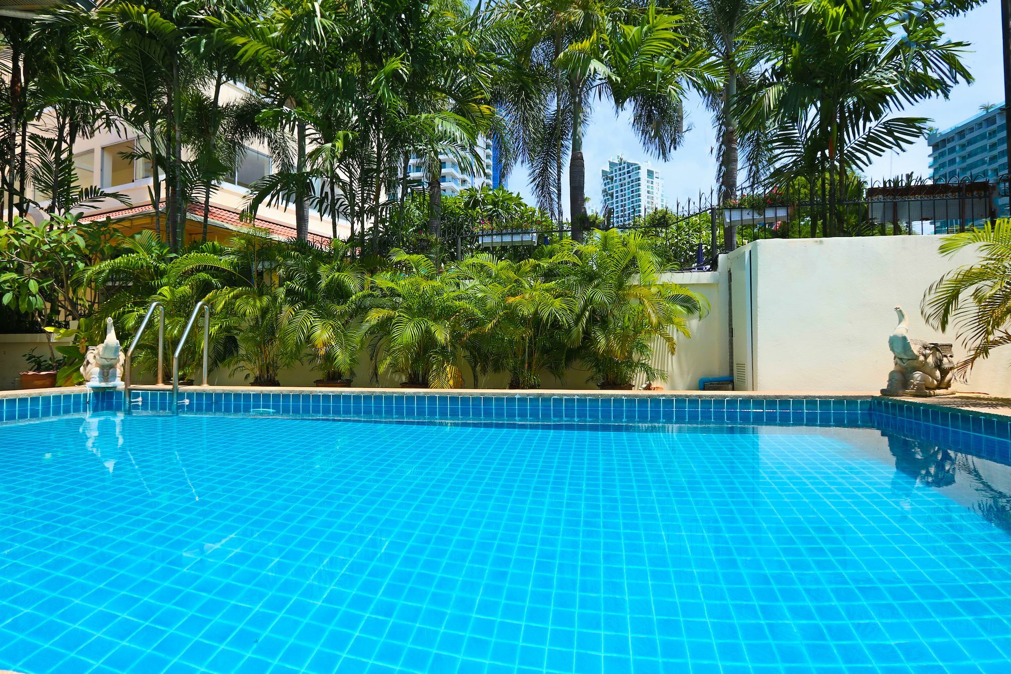 Ashford Villas Cosy Beach Pattaya Esterno foto